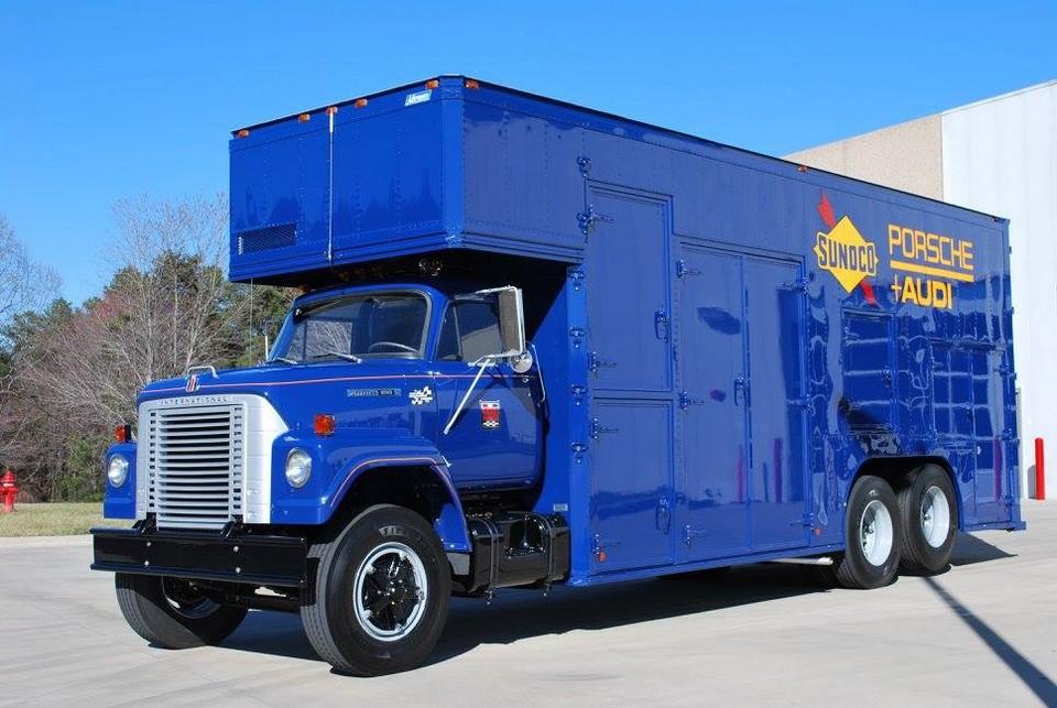 hd-penske_restaure_son_blue_hilton_1
