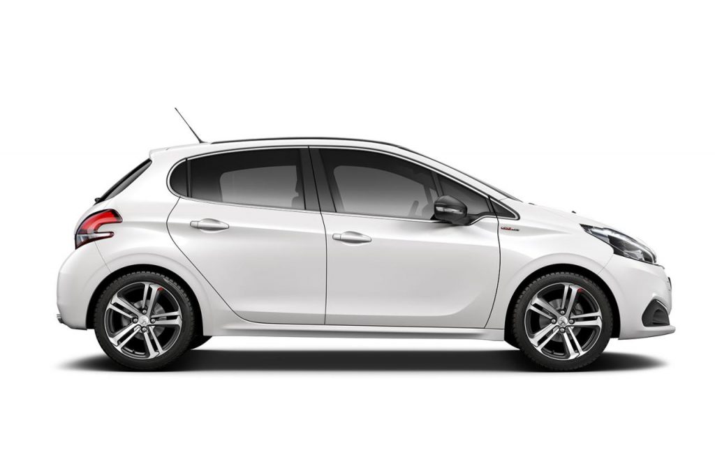 hd-petite_sance_de_maquillage_pour_la_peugeot_208_2-2