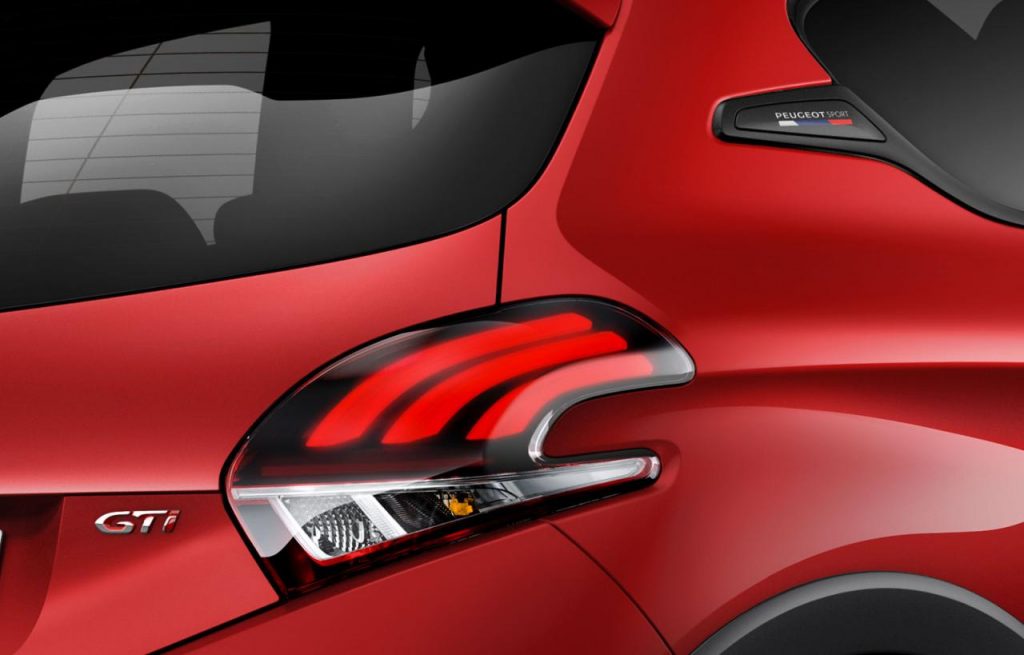 hd-petite_sance_de_maquillage_pour_la_peugeot_208_3