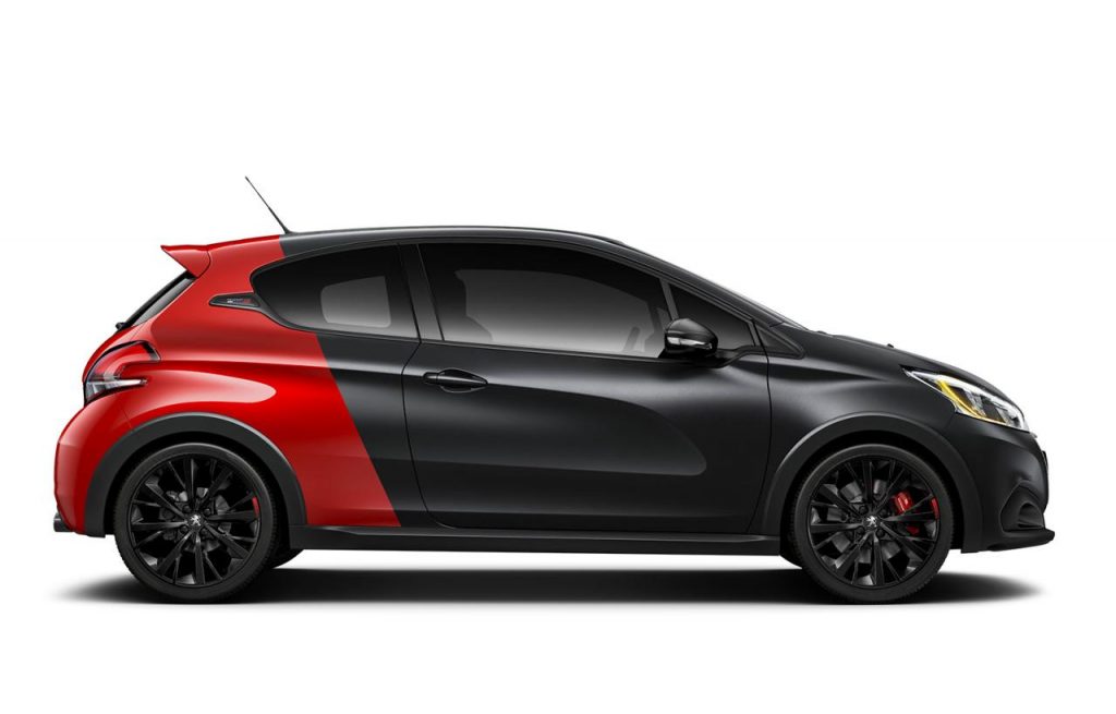 hd-petite_sance_de_maquillage_pour_la_peugeot_208_3-2