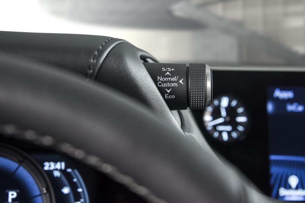 hd-pkin_2018_lexus_es_2-3