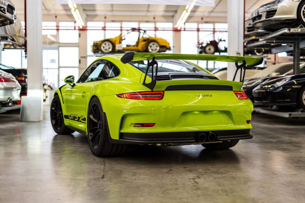 hd-porsche_exclusive_et_une_911_gt3_rs_1-2