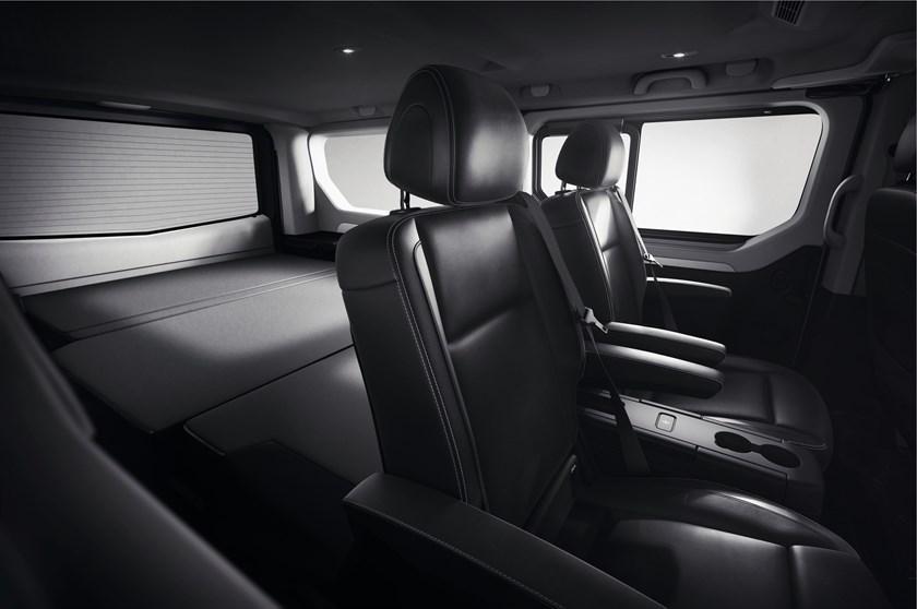 hd-renault_trafic_spaceclass_escapade_1-2