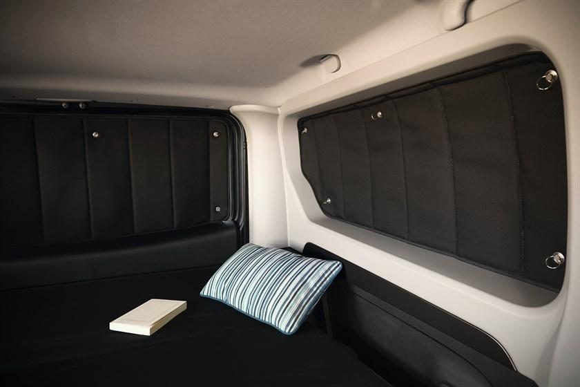 hd-renault_trafic_spaceclass_escapade_1-5