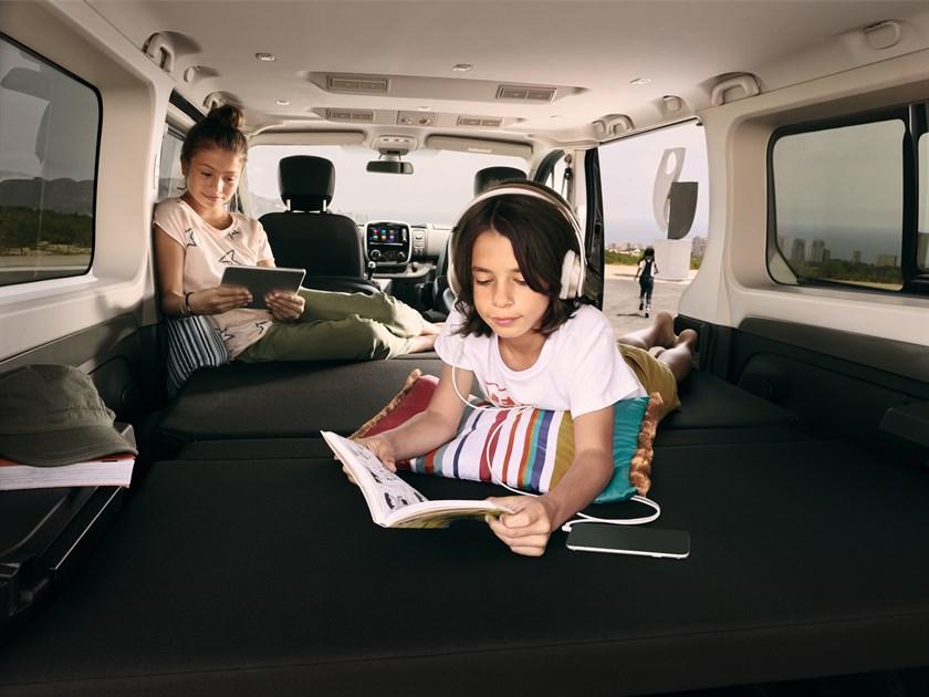 hd-renault_trafic_spaceclass_escapade_1-6