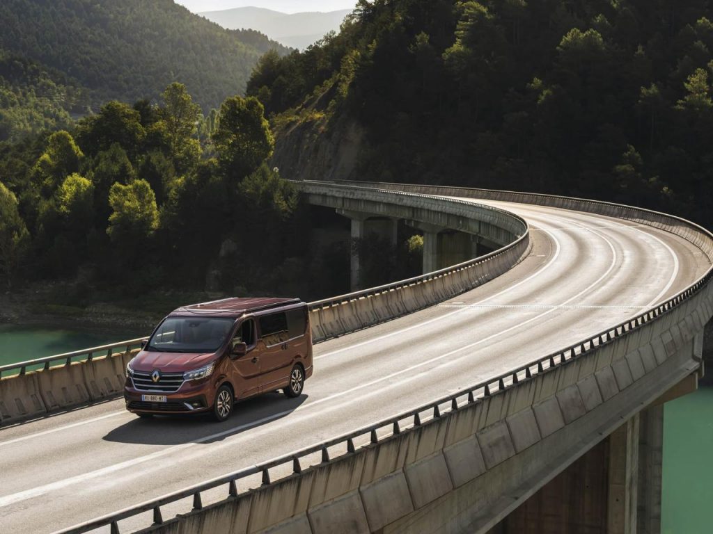 hd-renault_trafic_spacenomad_recel_de_congs_1-6
