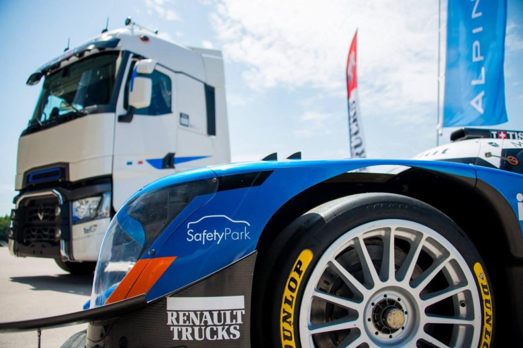 hd-renault_trucks_t_high_edition_team_alpine_1-10