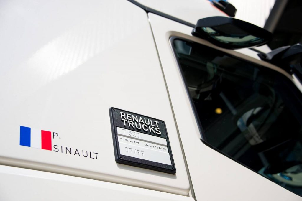 hd-renault_trucks_t_high_edition_team_alpine_1-9