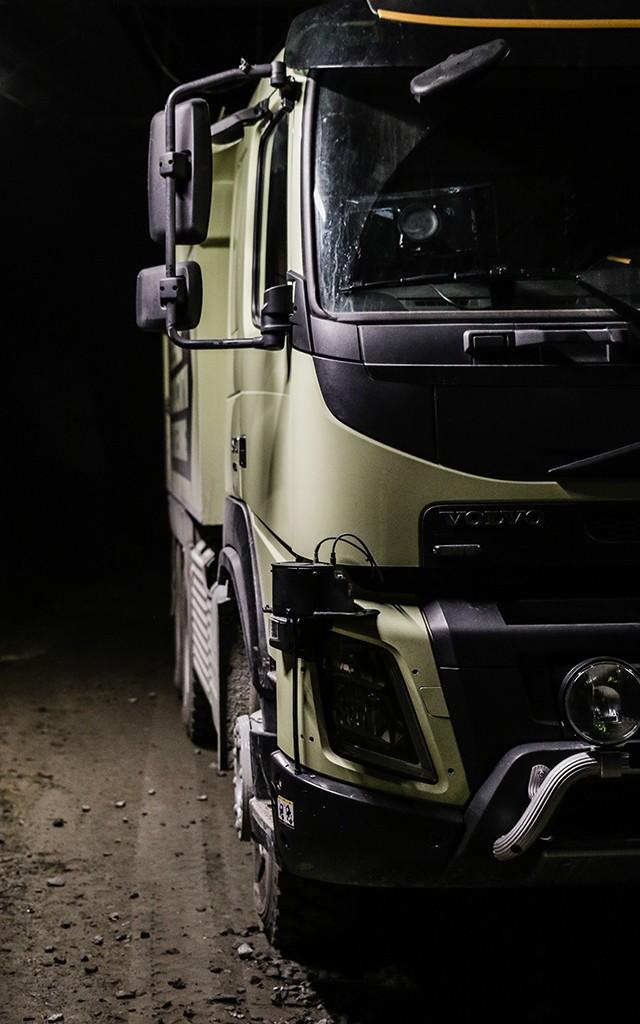 hd-sans_les_mains_le_camion_autonome_de_volvo_1-2