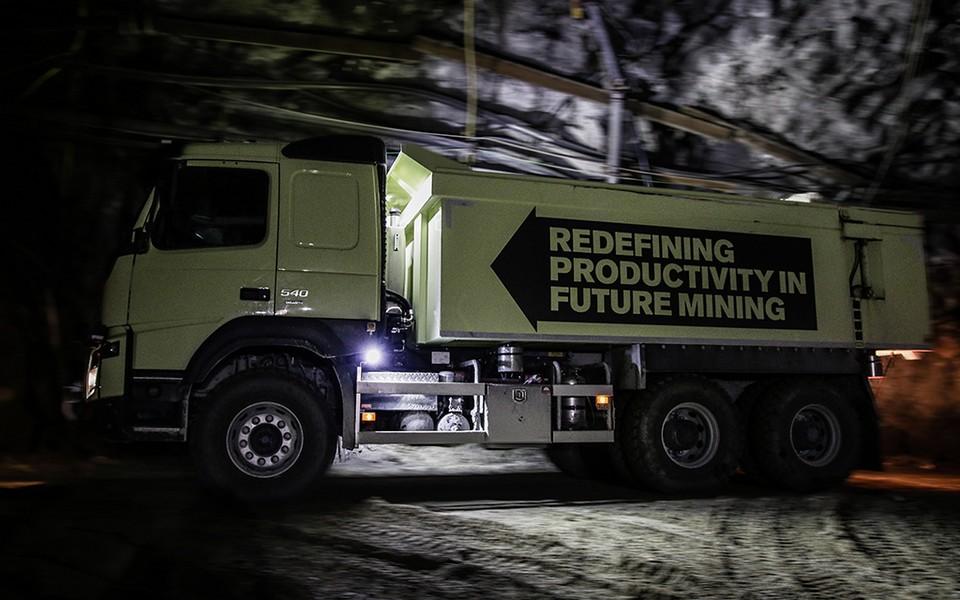 hd-sans_les_mains_le_camion_autonome_de_volvo_1