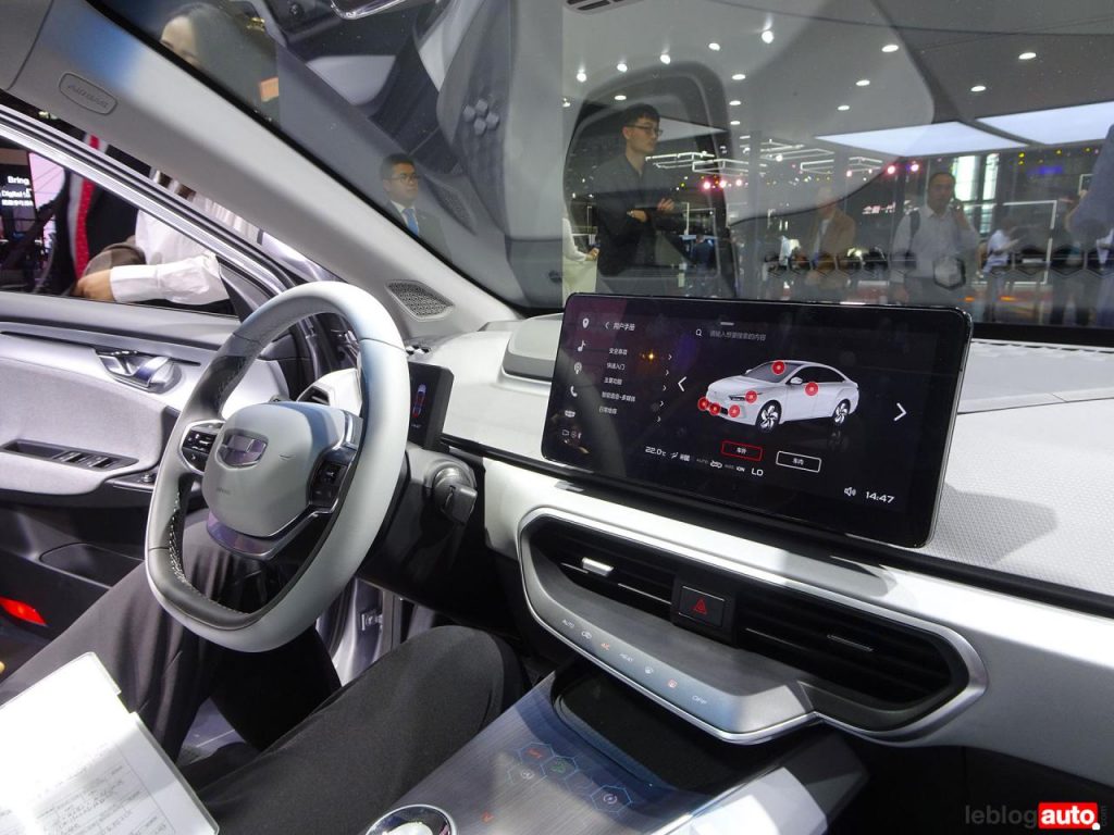 hd-shanghai_2019_geely_geometry_a_preface_et_binyue_phev_1-4