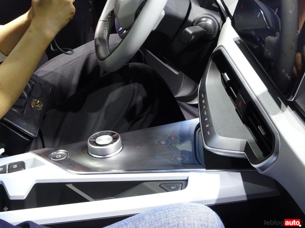 hd-shanghai_2019_geely_geometry_a_preface_et_binyue_phev_1-7