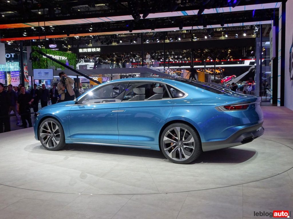hd-shanghai_2019_geely_geometry_a_preface_et_binyue_phev_2-3