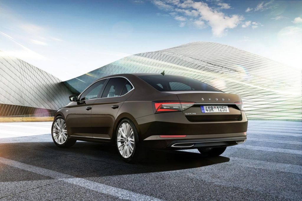 hd-skoda_superb_restyle_diversification_et_hybridation_1-2