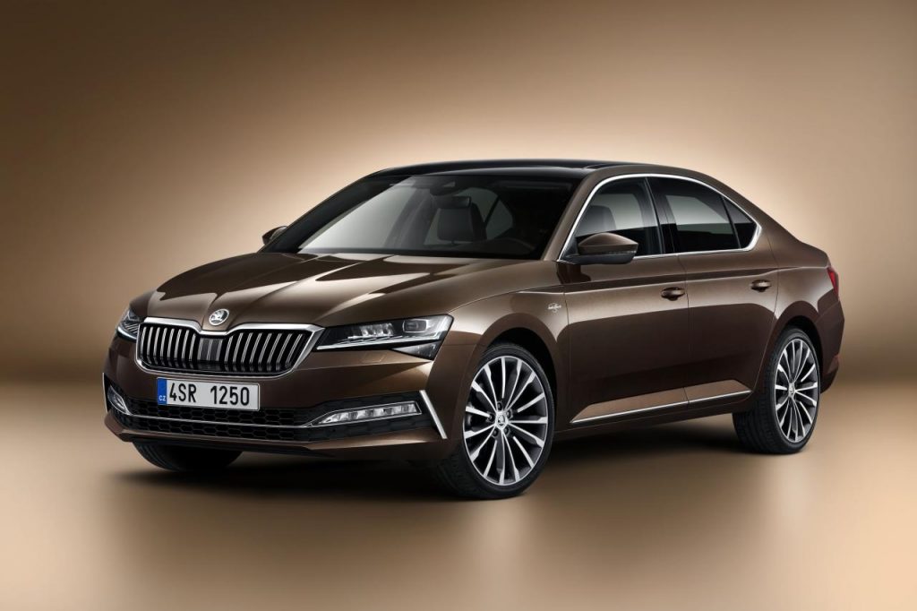 hd-skoda_superb_restyle_diversification_et_hybridation_1-5
