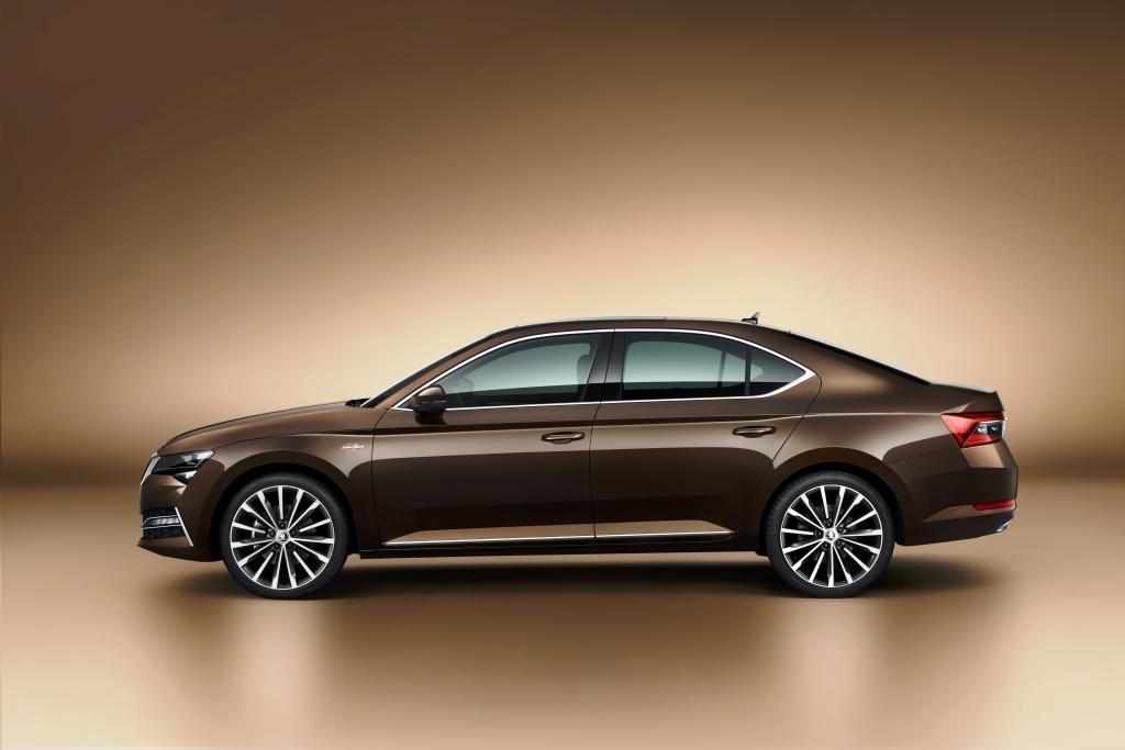 hd-skoda_superb_restyle_diversification_et_hybridation_1