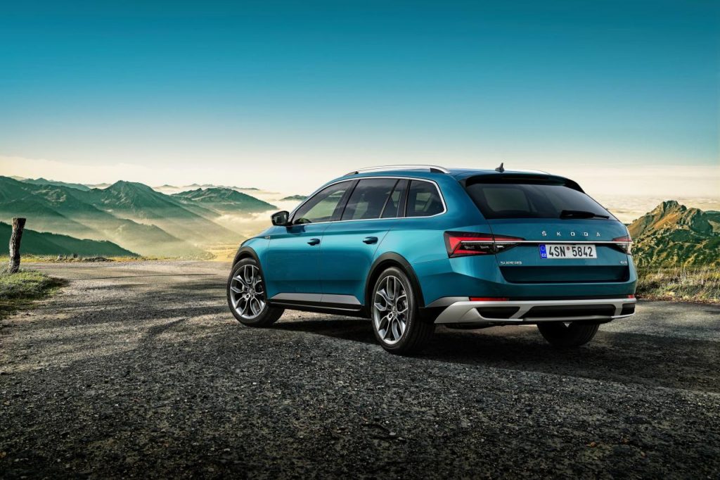 hd-skoda_superb_restyle_diversification_et_hybridation_2-1