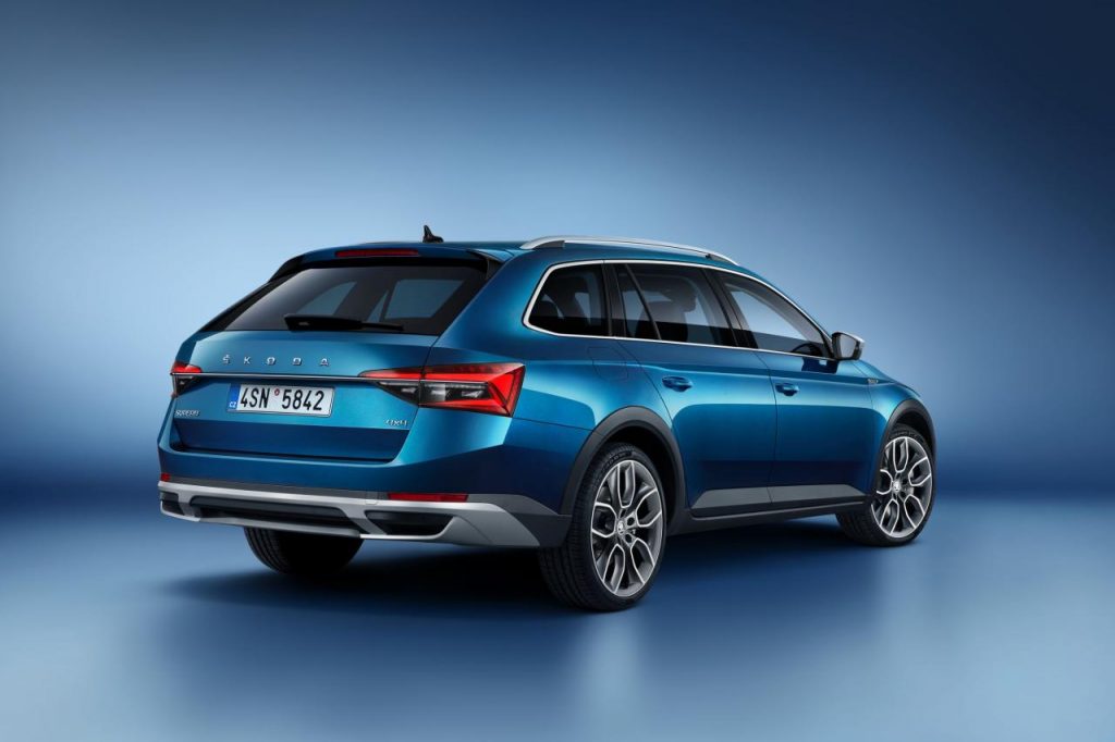 hd-skoda_superb_restyle_diversification_et_hybridation_2-2