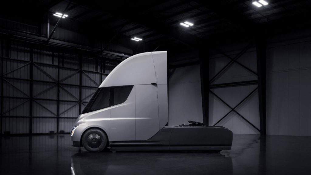 hd-tesla_dvoile_son_camion_800_km_d_autonomie_1-6