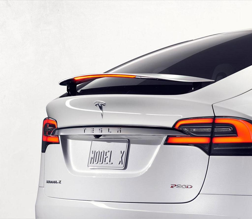 hd-tesla_model_x_habitable_sr_et_performant_1-4