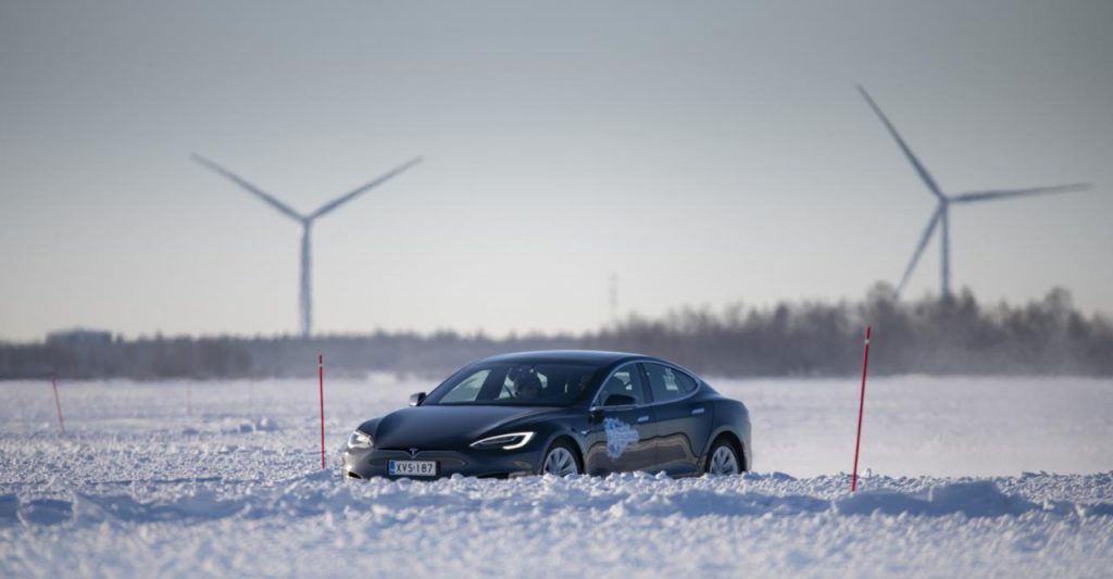 hd-tesla_winter_experience_travers_lectriques_1-18