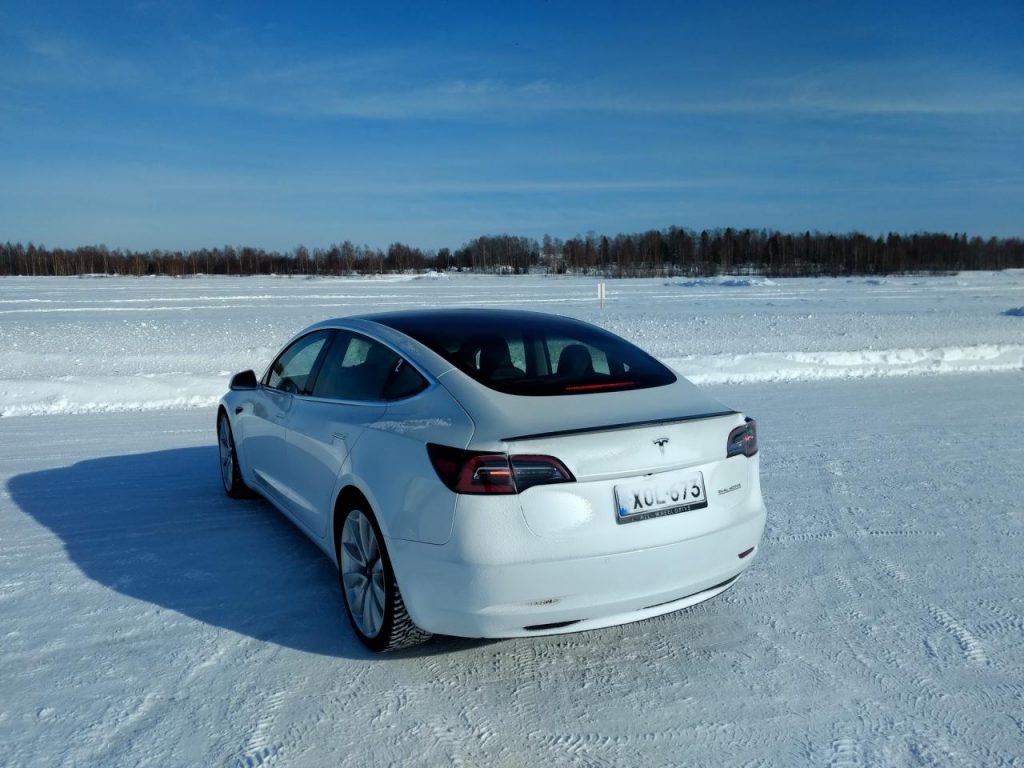 hd-tesla_winter_experience_travers_lectriques_1-4