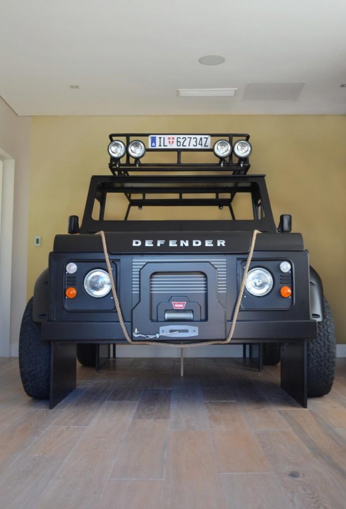 hd-un_lit_defender_1