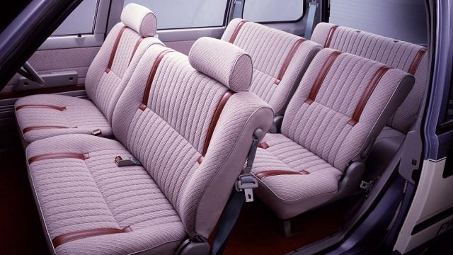 hd-un_t_au_japon_nissan_prairie_1981_1998_1-8