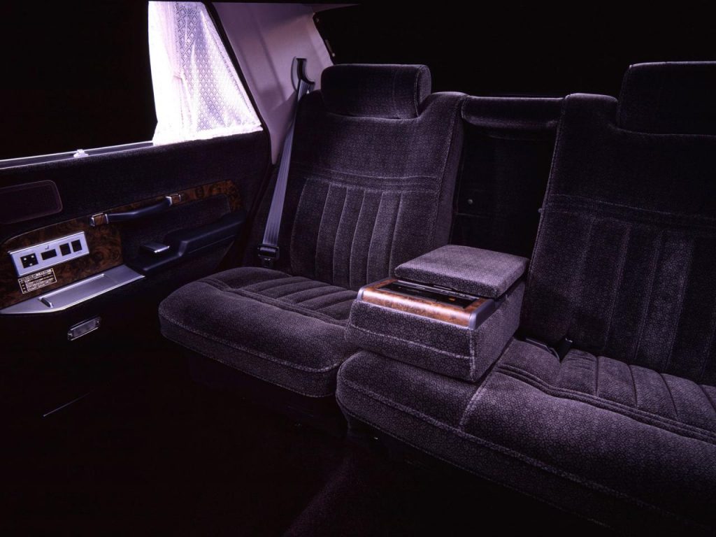hd-un_t_au_japon_toyota_century_1967_1997_2