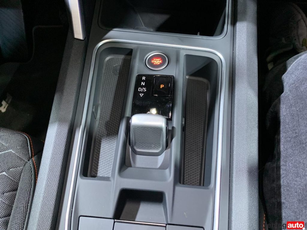 hd-voici_la_nouvelle_seat_leon_en_live_1-30