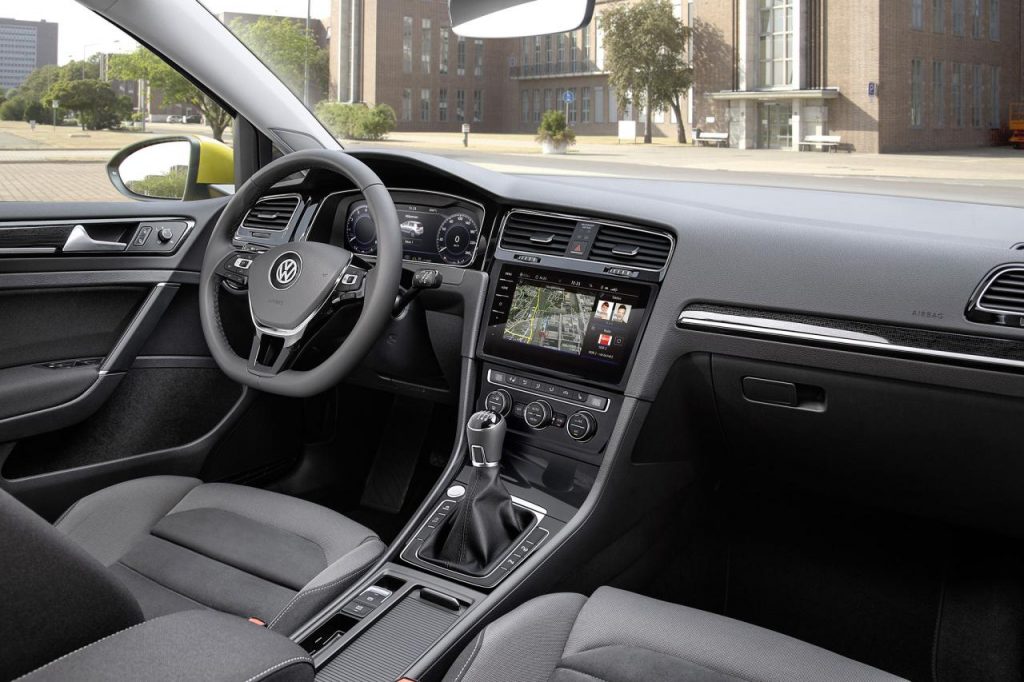 hd-volkswagen_golf_la_technique_avant_tout_1-9