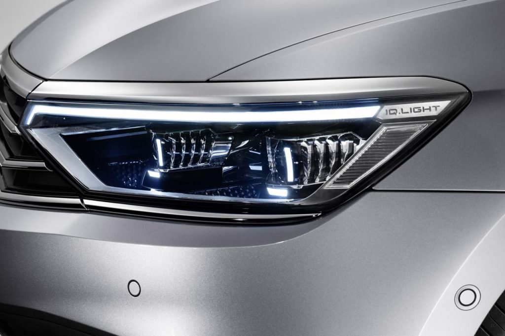 hd-volkswagen_saupoudre_sa_nouvelle_passat_de_technologie_1-11