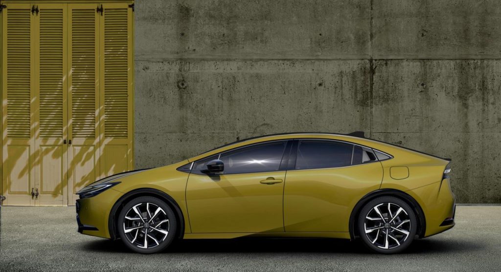hd-toyota-prius-2023-12