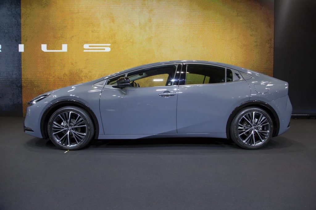 hd-toyota-prius-2023-6