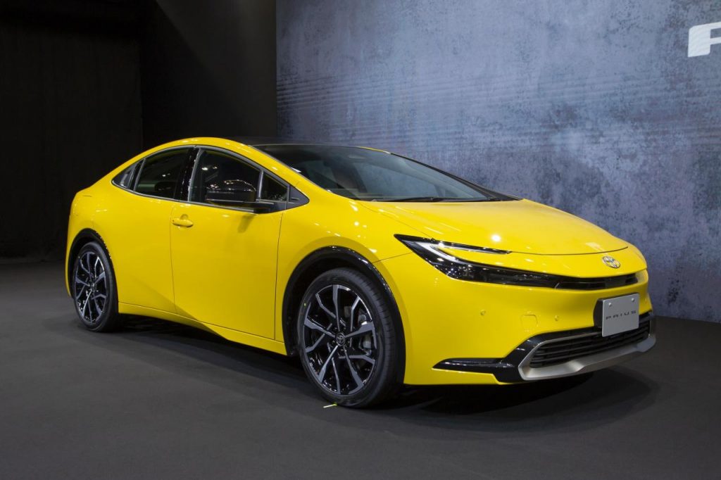 hd-toyota-prius-2023-8