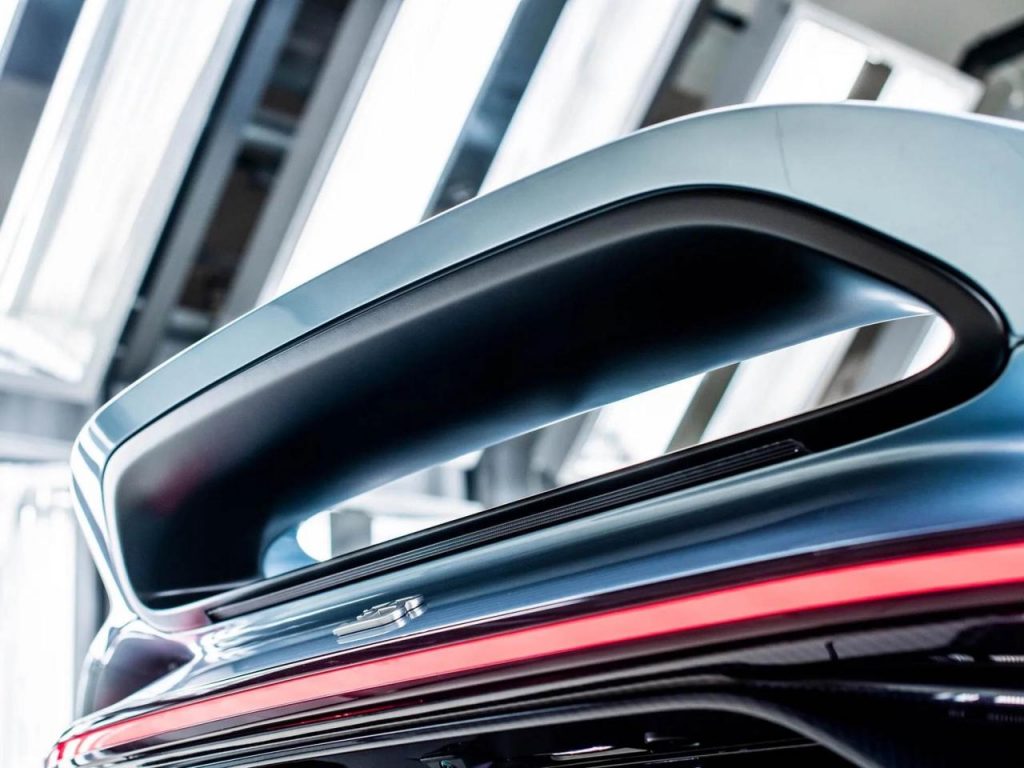 hd-bugatti-chiron-profilee-2