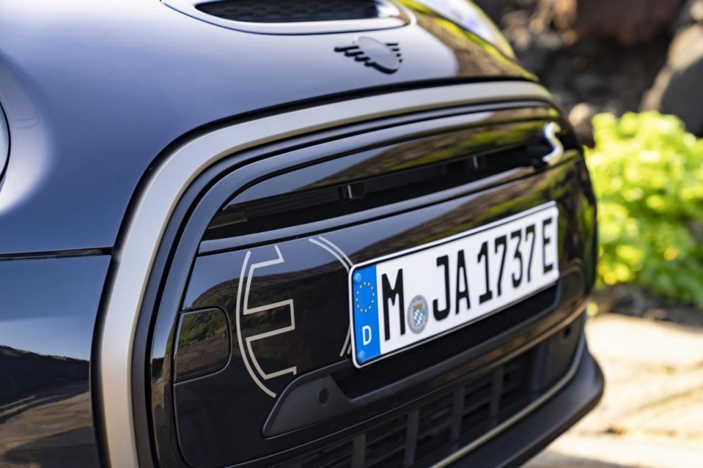 hd-mini-cooper-se-cab-11