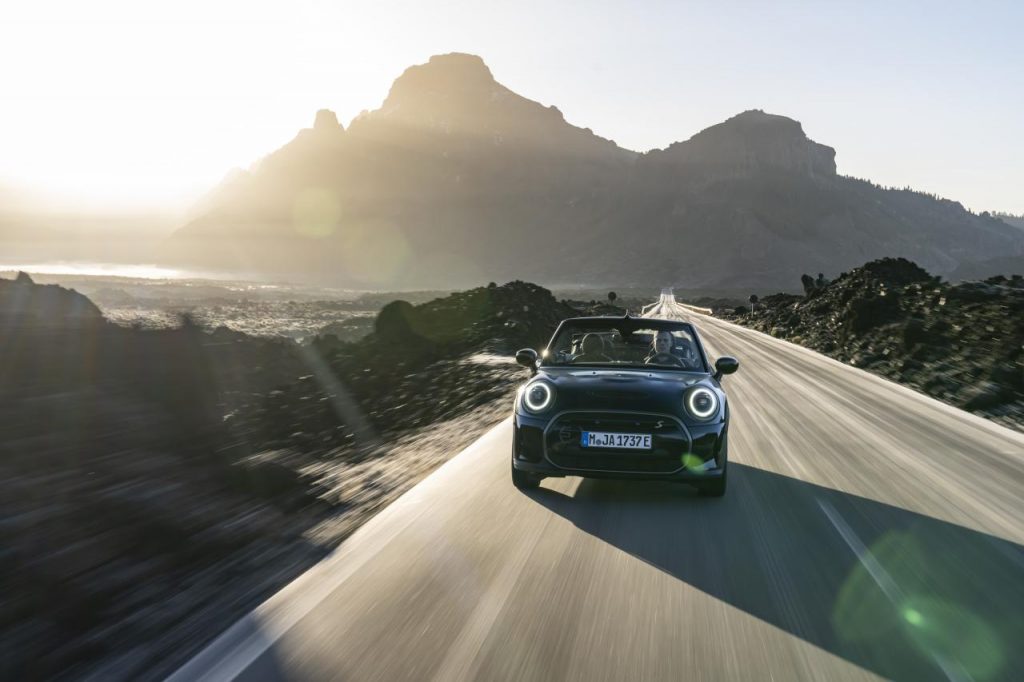 hd-mini-cooper-se-cab-13
