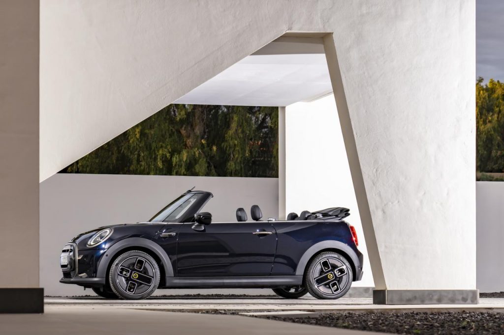 hd-mini-cooper-se-cab-14