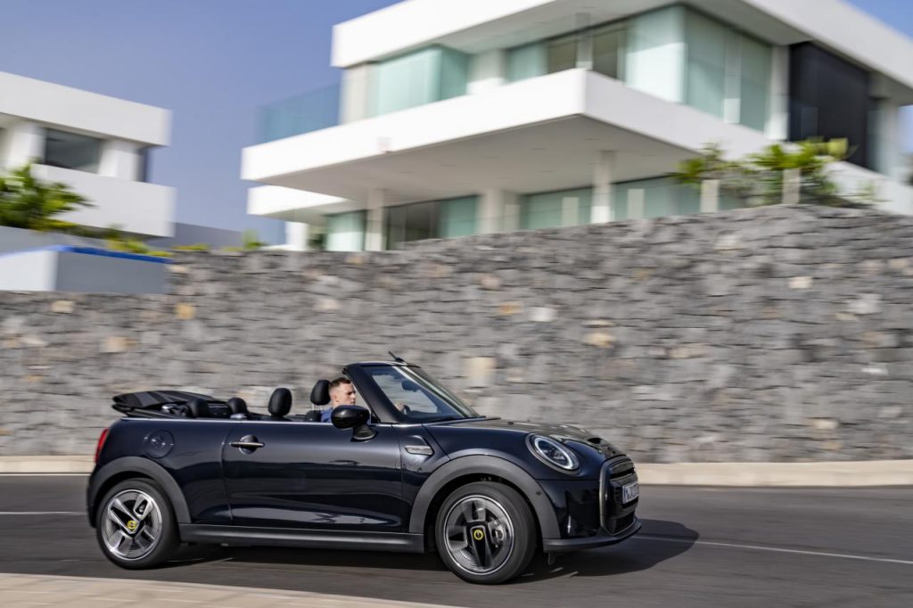 hd-mini-cooper-se-cab-15
