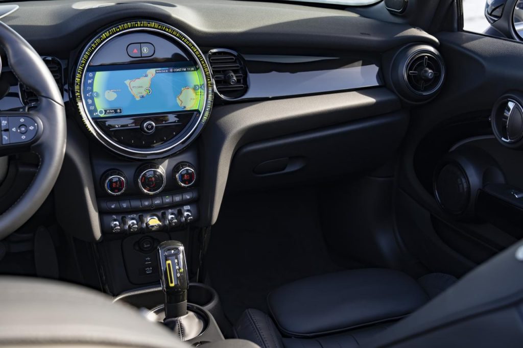 hd-mini-cooper-se-cab-5