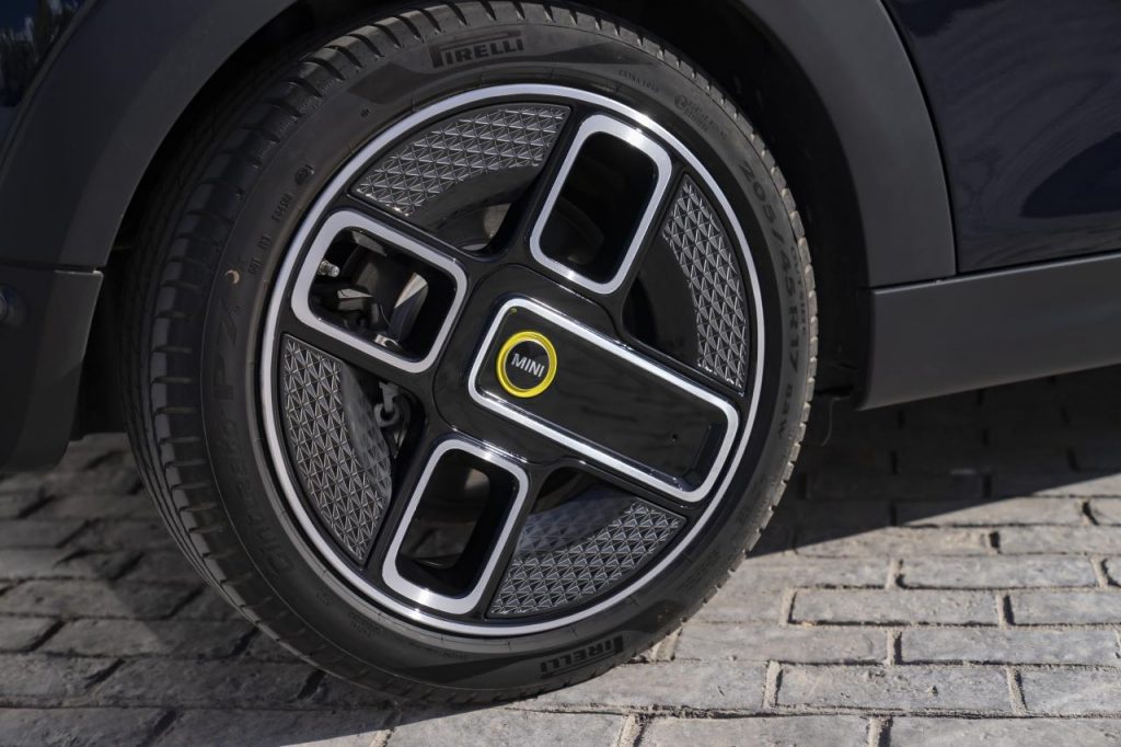 hd-mini-cooper-se-cab-6