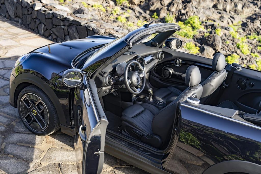 hd-mini-cooper-se-cab-7