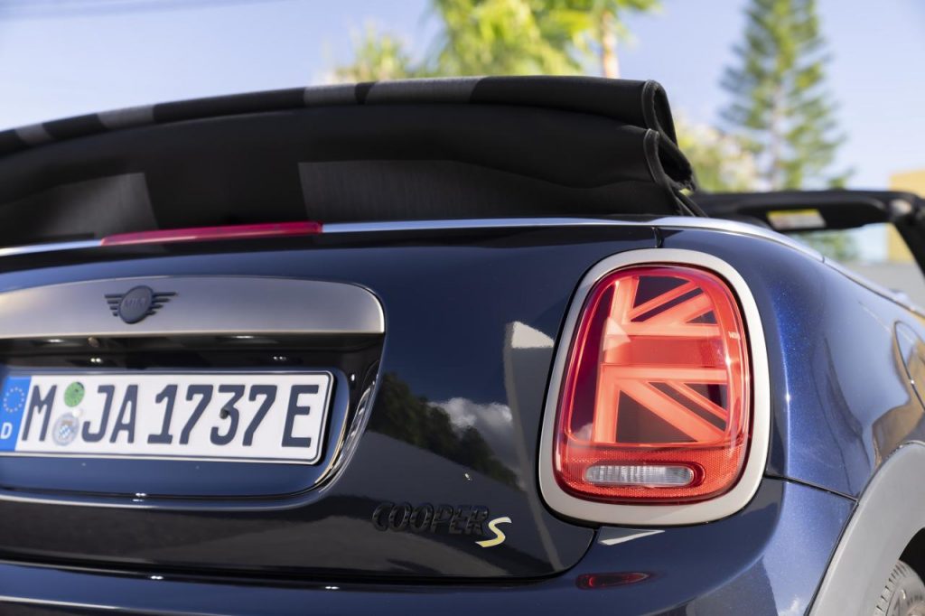 hd-mini-cooper-se-cab-9