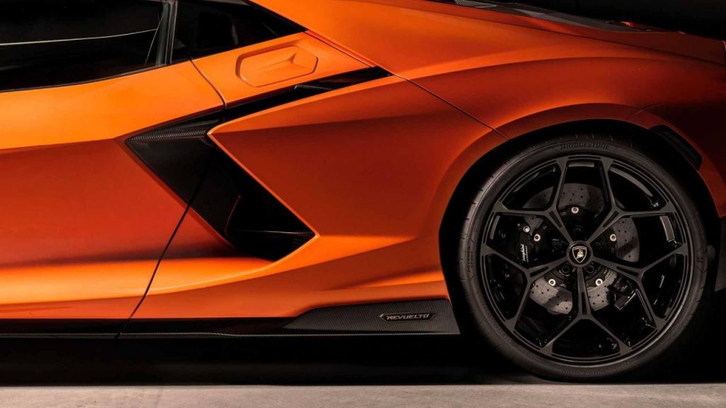 hd-lamborghini-revuelto-1