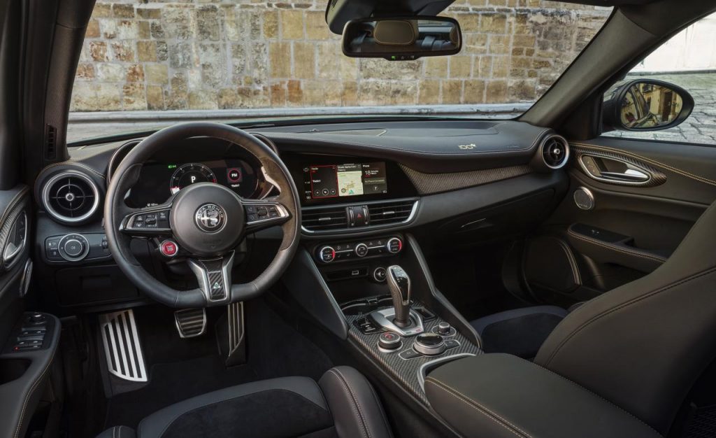 hd-alfa-romeo-giulia-et-stelvio-qv-2023-48
