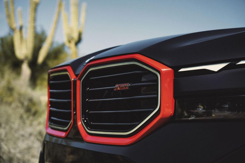 hd-bmw-xm-label-red-1