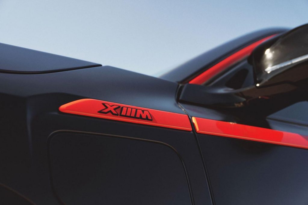 hd-bmw-xm-label-red-3
