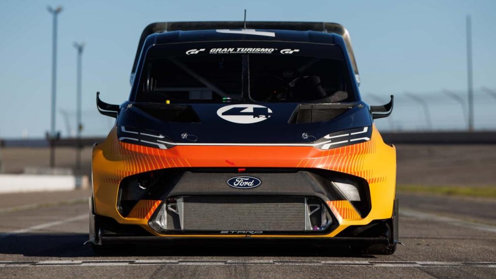 hd-ford-supervan-4-2-pikes-peak