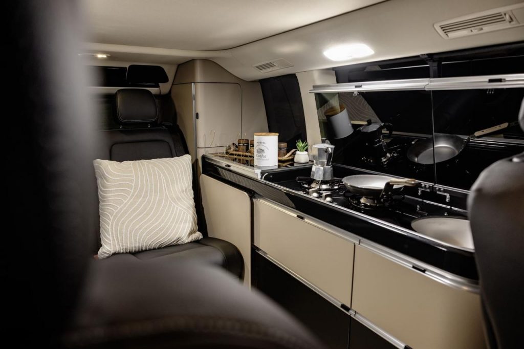 hd-mercedes-benz-vanlife-dusseldorf-2023-4